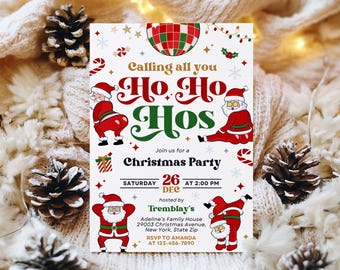 Może przedstawiać: Zaproszenie na świąteczne przyjęcie z białym tłem i kolorowymi ilustracjami Świętego Mikołaja. Tekst brzmi "Calling all you Ho Ho Hos" i "Join us for a Christmas Party". Przyjęcie odbędzie się w sobotę, 26 grudnia o godzinie 14:00. Zaproszenie zostało zorganizowane przez Tremblay's w Adeline's Family House, 29003 Christmas Avenue, New York, State Zip. Prosimy o potwierdzenie udziału u Amandy pod numerem 123-456-7890.