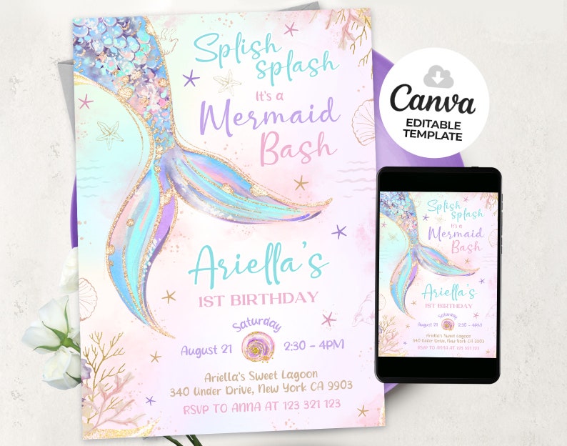 K&ouml;nnte beinhalten: Ein rosa-blauer Meerjungfrauen-Schwanz mit goldenem Glitzer und einer violetten Muschel. Der Text "Splish Splash It's a Mermaid Bash" befindet sich oben auf der Einladung. Der Text "Ariella's 1st Birthday" befindet sich in der Mitte der Einladung. Der Text "Saturday August 21 2:30-4PM" befindet sich unter dem Namen. Der Text "Ariella's Sweet Lagoon 340 Under Drive, New York CA 9903 RSVP TO ANNA AT 123 321 123" befindet sich unten auf der Einladung.