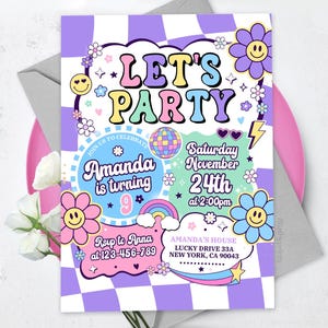 Lettre d'invitation preppy, invitation à une fête, invitation rétro universitaire, sourire, toile modifiable BS2401