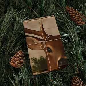 Rustikales Weihnachtsgeschenkpapier | Hirsch & Immergrün Kranz Design | Einzigartige Geschenkverpackung für Weihnachten, Geburtstage, besondere Anlässe | Umweltfreundlich und umweltschonend: ...