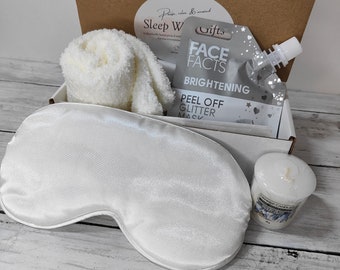 Sleep Well Gift Box/Cosy Bedtime Pamper Gift Box/Fluffy Socks, Silky Eye cover, Snow Pine Yankee Candle and Facial