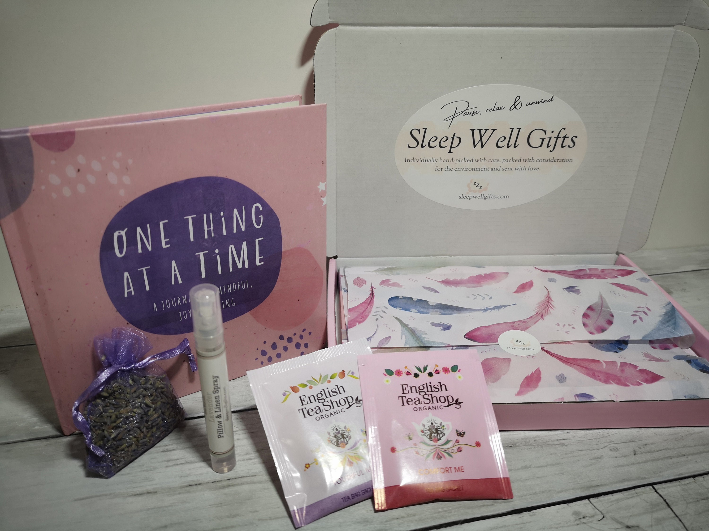 スリープウェルギフトボックスウェルビーイングマインドフルネスジャーナルギフトセットリラクゼーションレターボックスギフト枕スプレー - Etsy  日本