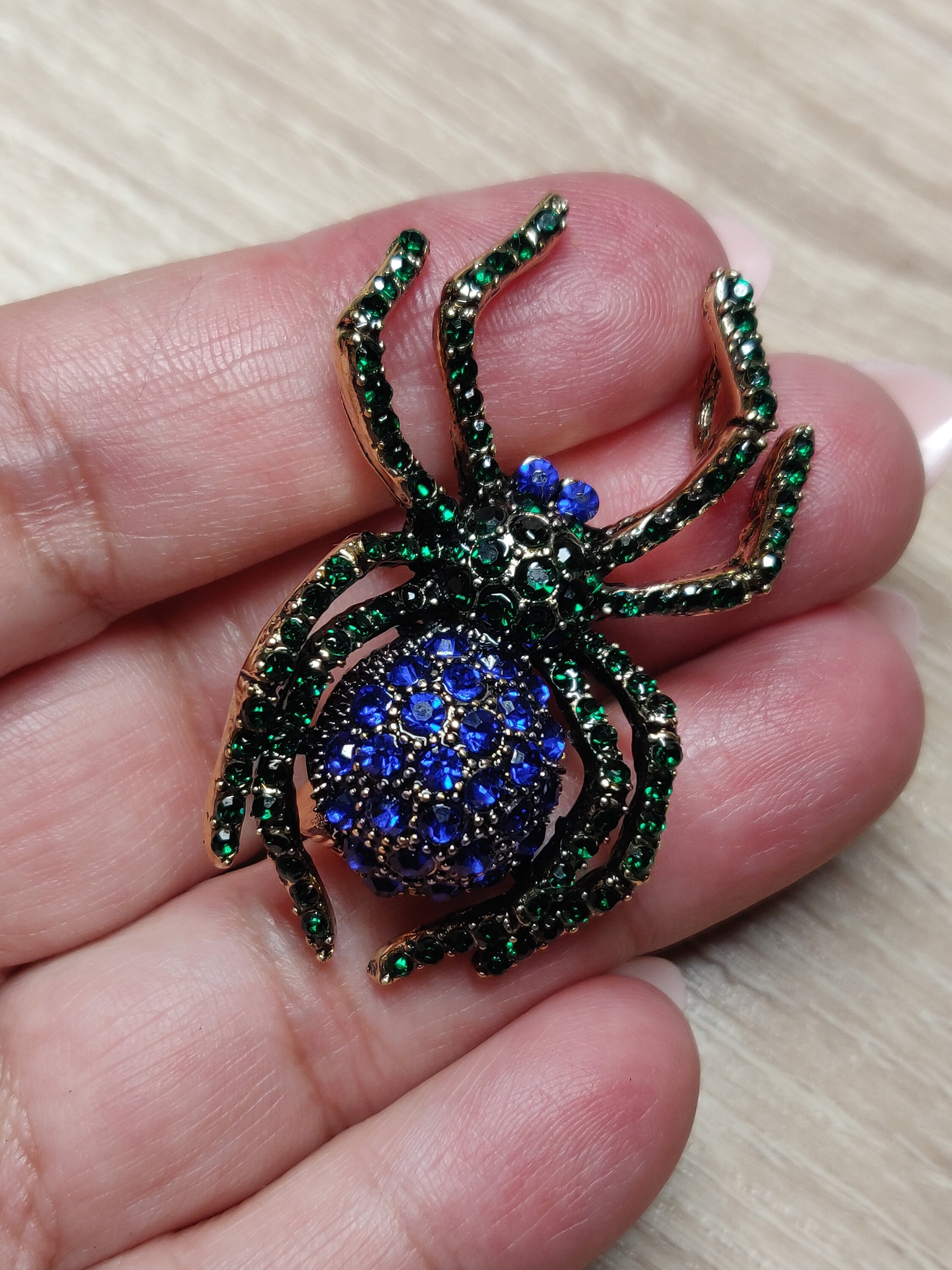 Emerald Spider Brooch – Spiderweblove
