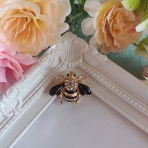 Bumble bee brooch Honey bee pin Insect brooch Enamel brooch pin