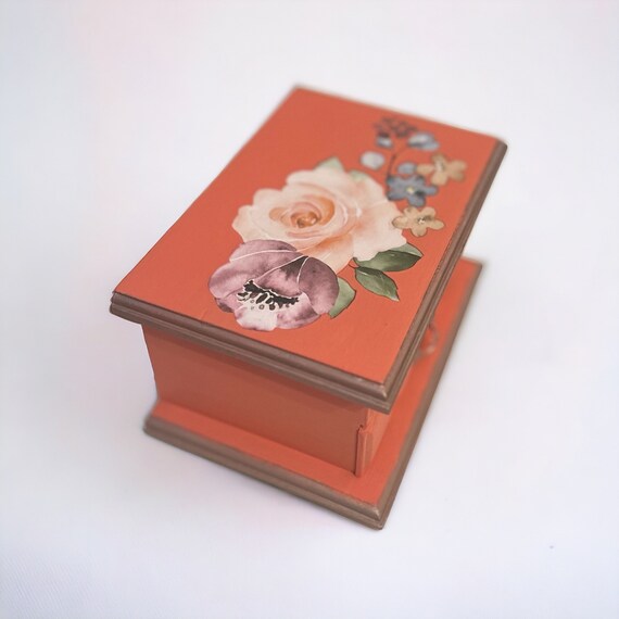 Handpainted Vintage Jewelry Box - image 4
