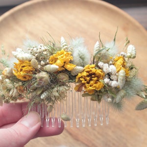 Romantic hair ornament "Fiona" with dried flowers, wedding headpiece, handmade hair comb for the bride with dried flowers