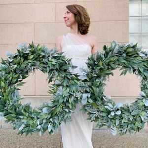 XL Lambs Ear and Seeded Eucalyptus Farmhouse Wreath, Large Yearround Greenery Wreath, Wedding Wreaths Front Door, Church Wreaths Inside imagem 9