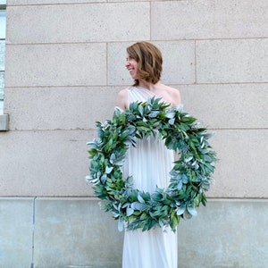 XL Lambs Ear and Seeded Eucalyptus Farmhouse Wreath, Large Yearround Greenery Wreath, Wedding Wreaths Front Door, Church Wreaths Inside imagem 4