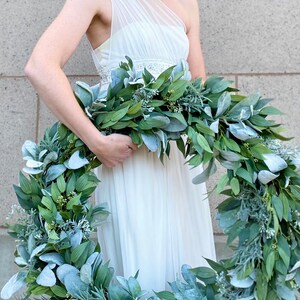 XL Lambs Ear and Seeded Eucalyptus Farmhouse Wreath, Large Yearround Greenery Wreath, Wedding Wreaths Front Door, Church Wreaths Inside imagem 3