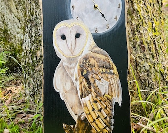 Reloj de búho pirograbado – Decoración rústica de luna con borde natural