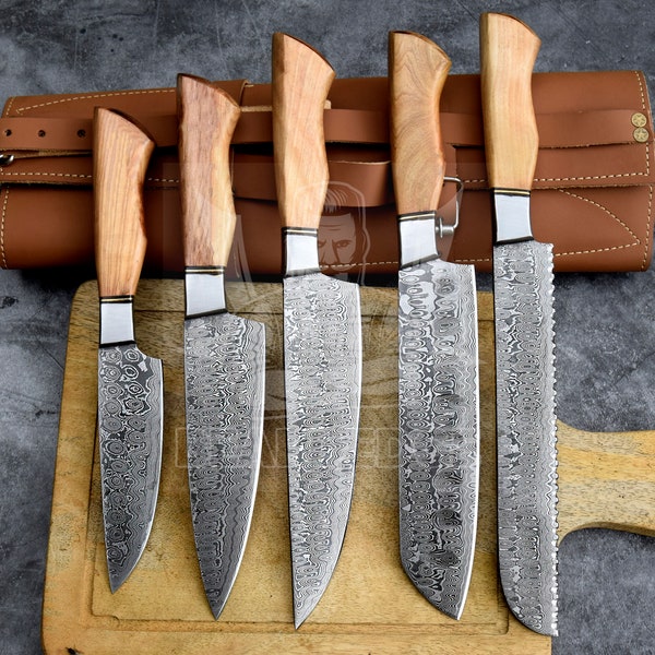 Handgefertigtes 5-teiliges Damast-Kochset mit Griff aus Olivenholz Personalisierte Küchenmesser Kochmesser, Santoku, Allzweck-, Gemüse- und Brotmesser