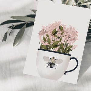 Carte postale coupe fleurs avec abeille, dessin botanique dessiné main, carte postale anniversaire, carte de remerciement, carte de voeux, papier FSC