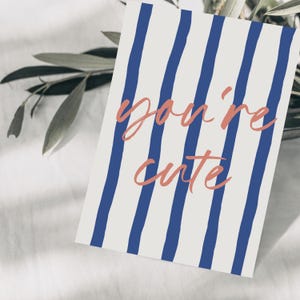 Cartão postal "você é fofo" listrado azul, padrão desenhado à mão, cartão de amor, flerte, melhores amigos, papel certificado FSC