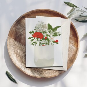 Klappkarte Becher mit roten und weißen Wildblumen, inkl. Umschlag