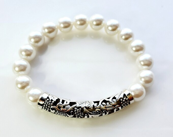 Glass pearl bracelet with silver tube bead
