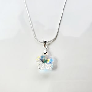 Swarovski flower hotsell pendant necklace
