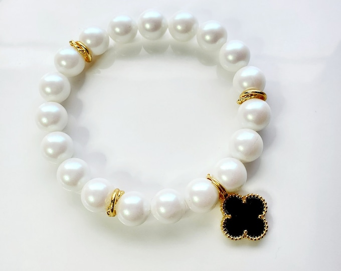 Preciosa white pearlized bracelet with black onyx 4 leaf clover charm