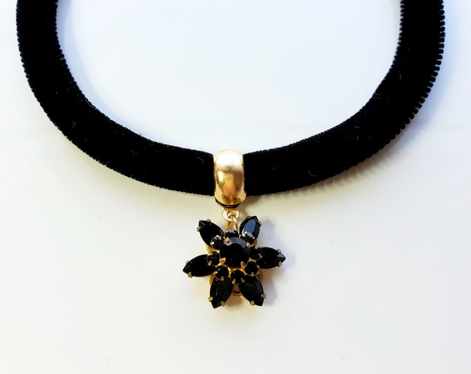 Black velvet Austrian crystal star choker