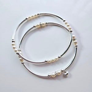 Truly Blessed, so Many Blessings armbandduo met Oostenrijkse kristalwitte parelkralen en zilveren hartbedel