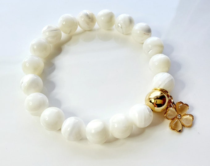 White Mother of pearl bead bracelet with peach 4 leaf clover charm