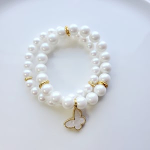 White Pearlized Preciosa pearl bracelet set with white Mother of pearl butterfly charm