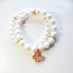 White pearlized Preciosa pearl bracelet set with soft peach Mother of pearl butterfly charm