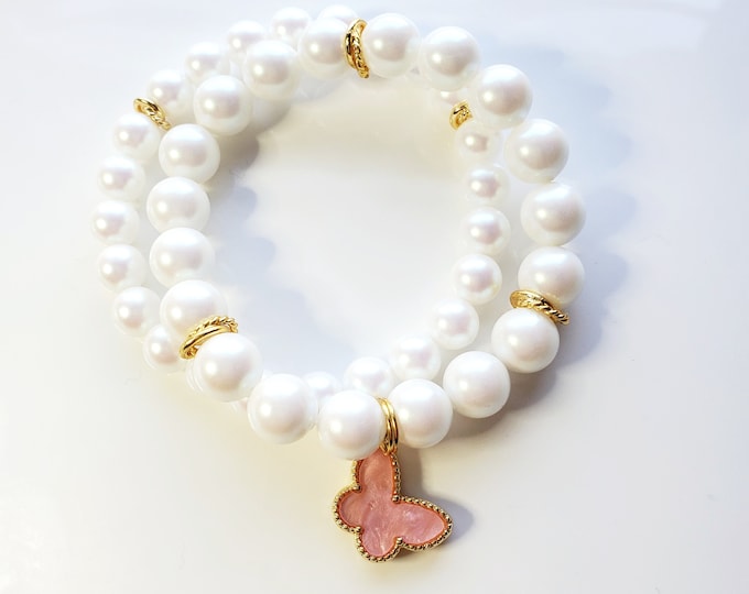 White pearlized Preciosa pearl bracelet set with soft peach Mother of pearl butterfly charm