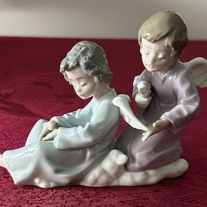 Lladro 5727 &quot;Angel Care&quot; Porcelain Cherub Figurine Brushes Fellow Angel&#39;s Wings in Mint Condition