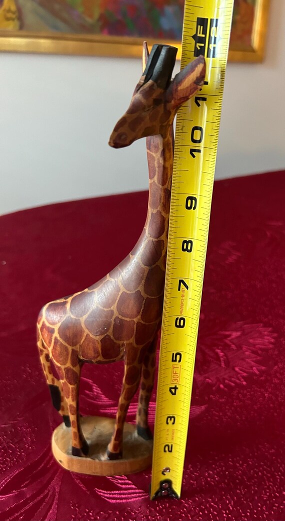ヴィンテージの手彫り木製キリンの置物：高さ11インチのコレクターズ