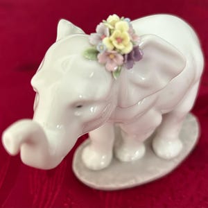 リヤドロ 像 Lladro Nao Elephant 像の置物 スペイン 雄叫び LLADRO リヤドロ カメレオン 爬虫類 置物 01009564 ギフト