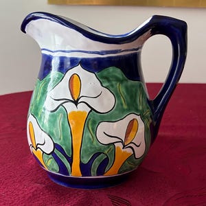 Calla Lilly Cobalt Blue Talavera Pottery Pitcher Pintado a mano Mundo De Azulejos México