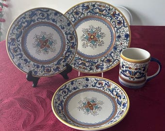 Juego de vajilla Ricco Deruta de 4 piezas: plato llano, plato de ensalada, tazón de sopa, taza.