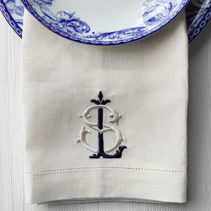 Double Lettered Monogrammed Linen Napkins, Interlocking Monogrammed Linen Napkins, Antique Chic Wedding Napkins, Custom Wedding Linen Napkin