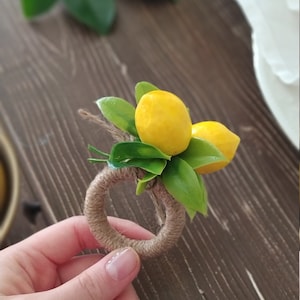 Portatovaglioli floreale a forma di limone, portatovaglioli di tendenza estiva, portatovaglioli floreale, portatovaglioli giallo, decorazione per la tavola nuziale, limone artificiale in plastica