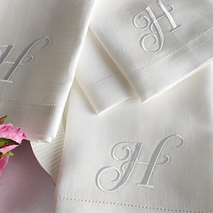 White Monogrammed Linen Napkins, Custom Napkin, Linen Wedding Napkins, Personalized Embroidered Napkins, Custom Napkin for Housewarming Gift