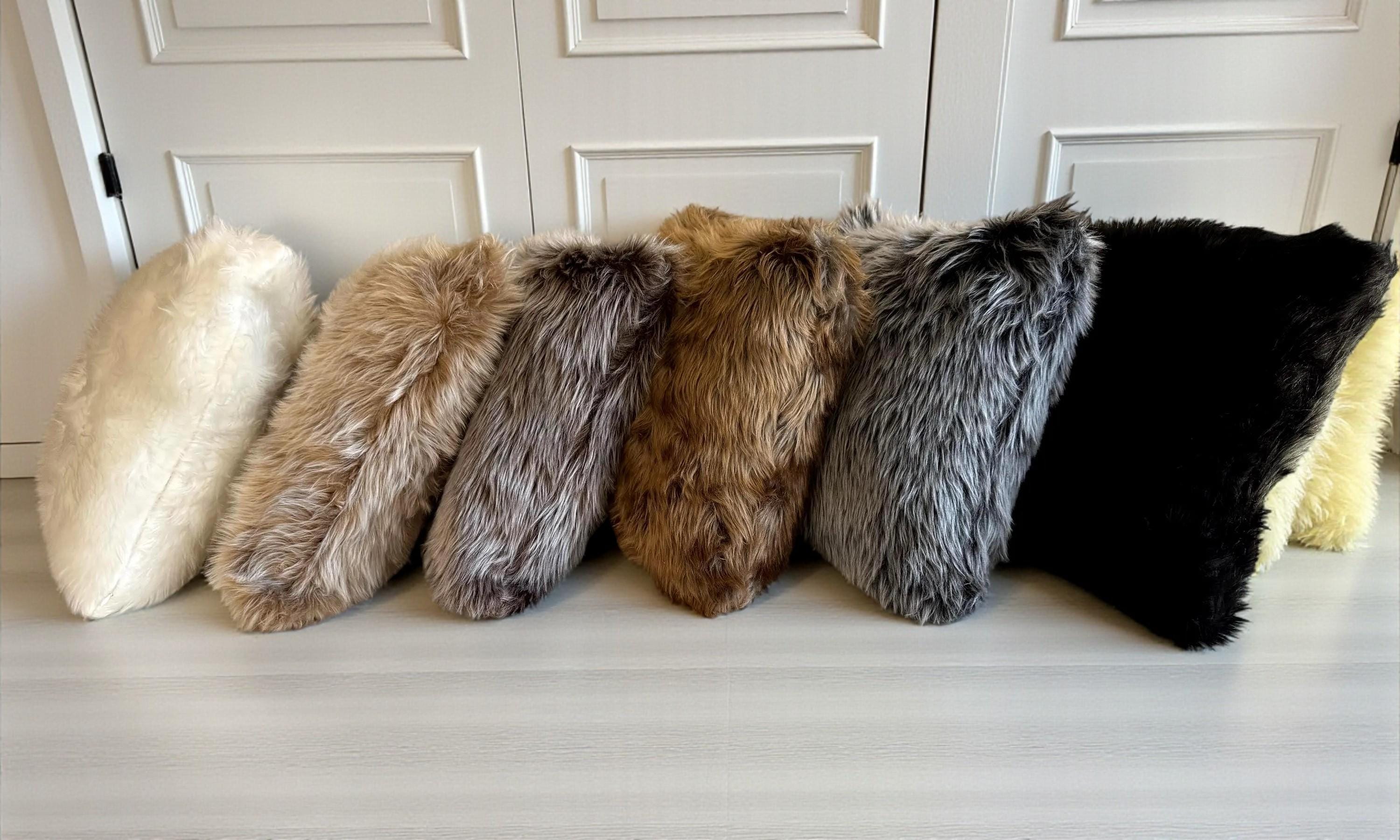 YAERTUN Lot de 2 housses de coussin décoratives en laine épaisse et douce, beige, 45x45 cm, 18x18 pouces, en fausse fourrure moelleuse et pelucheuse pour canapé, divan, chambre à coucher