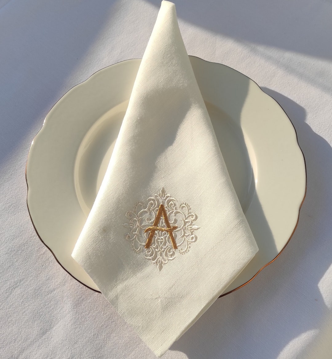 Embroidered Linen Napkins, Custom Monogrammed Napkins, Elegant Damask