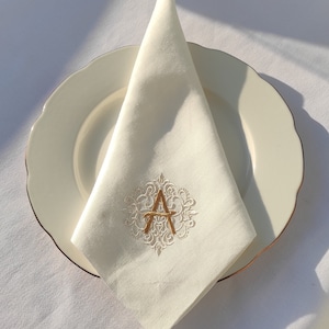 Embroidered Linen Napkins, Custom Monogrammed Napkins, Elegant Damask Monogrammed Linen Napkins, Custom Napkins, Dinner Napkins