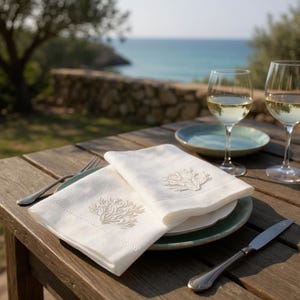 Guardanapo de linho bordado com coral, guardanapos de linho náuticos, conceito de mesa de verão, conjunto de guardanapos para decoração de iate, guardanapo com tema de mar/oceano