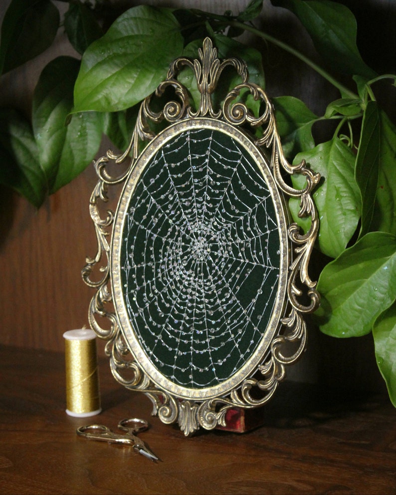 PDF Video Tutorial Spiderweb with Dew Drops Embroidery zdjęcie 1