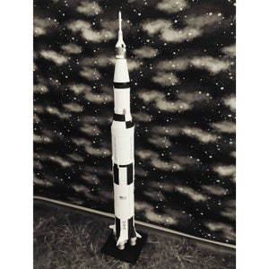 Nasa Saturn V / Apollo 11 Moon Launch Rocket Model ( 1:200 scale ) assembled