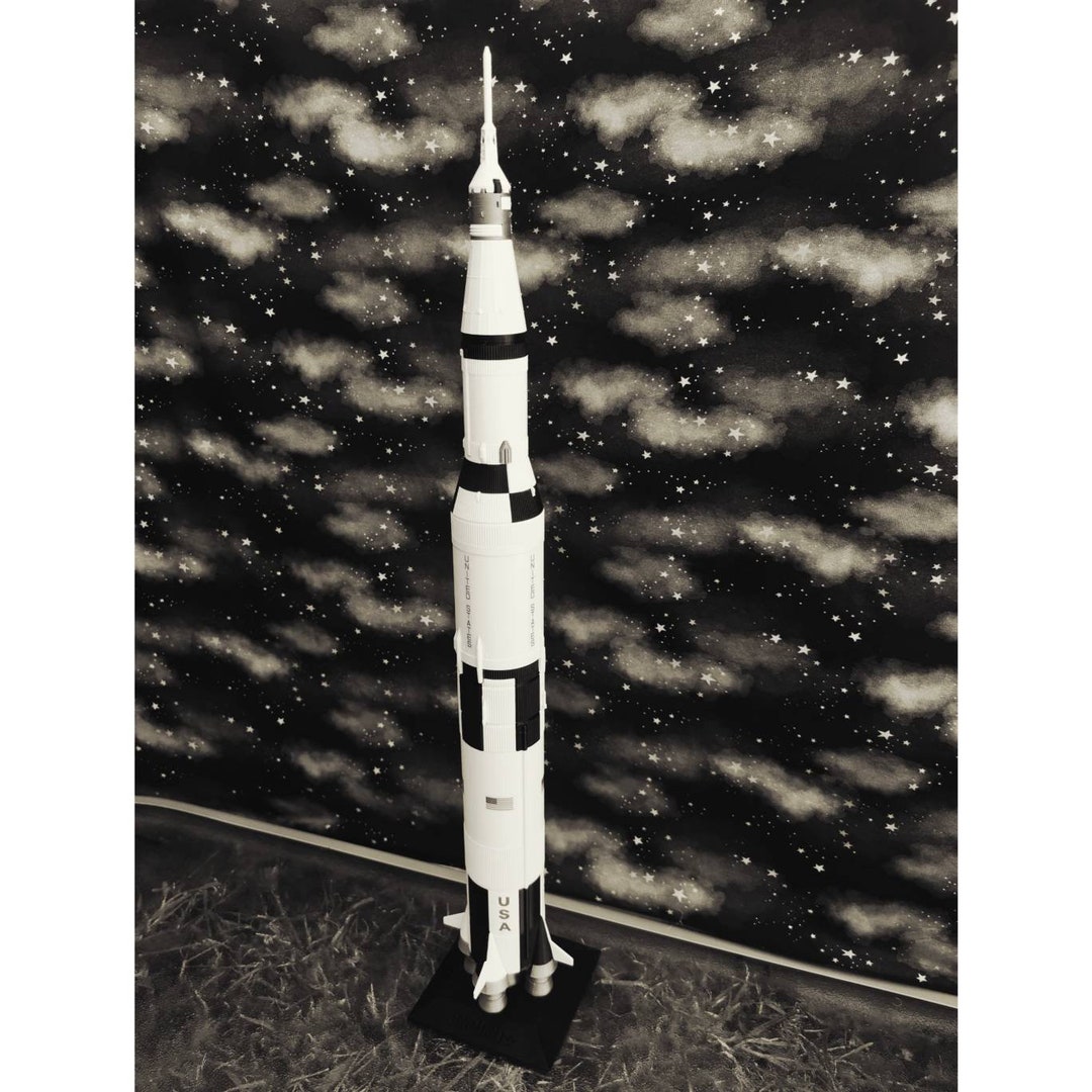 Nasa Saturn V / Apollo 11 Moon Launch Rocket Model ( 1:200 Scale ) KIT ...
