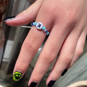 Anillos de letras personalizables hechos a mano