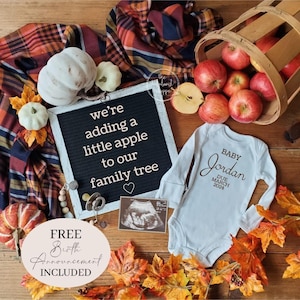 Anuncio de embarazo de otoño digital, Estamos agregando a Little Apple al árbol genealógico, Género neutro, Anuncio de bebé editable, Revelación de embarazo