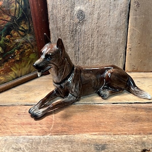 1920&#39;s Sitzendorf Porcelain German Shepherd Figurine; Sitzendorf, Germany