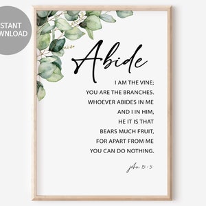 Pode incluir: Uma impressão de arte de parede imprimível com uma ilustração de aquarela de folhas de eucalipto e uma citaat da Bíblia, João 15:5, que diz: "Permaneçam em mim, como eu em vocês. Quem permanece em mim e eu nele, esse dá muito fruto, porque separados de mim não podem fazer nada."