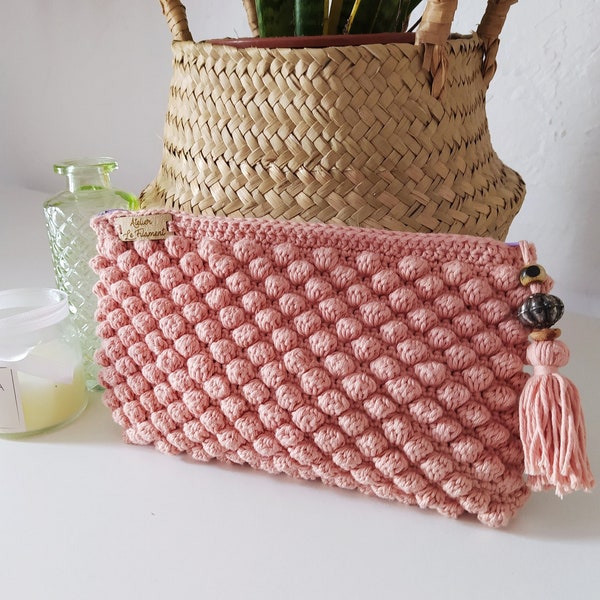 Pochette Bubble stitch au crochet point noisette bulle boule