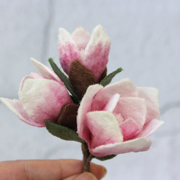 Flower brooch / Magnolia brooch / Felt flower / Mini bouquet / Flower accessories / Wedding accessories / Gift for her