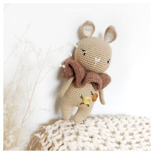 Baby Saya, das Kaninchen | Häkelmuster | Amigurumi | Handgefertigtes Spielzeug | Kindergeschenk | Tierhaken | Hase | Kaninchen ENG/FR