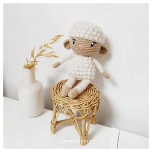 Puszysty, mała owieczka l | Wzór szydełkowy | Amigurumi | Ręcznie robiona zabawka | Prezent dla dzieci | Szydełkowe zwierzę | Owce | Owce | Jagnięcina EN/FR